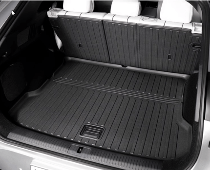 Xpeng G6 | Måttepaneler beskytter bagsædernes ryg, så du undgår snavs og væsker, når bagsæderne lægges ned og benyttes som lasterum.  Måtterne er fremstillet af miljøvenligt TPE gummi (lugtfri). De er enkle at montere, og passer perfekt til bagagerumsmåtten i Umates måtte-serien.