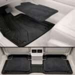 UMATES gummi og velour bilmåtter monteret i kabinen – for og bag