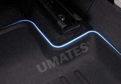 Umates bilmåtte med høj beskyttelseskant (EasyAccess™) i slidstærk TPE, der holder væske og snavs inde på måtten