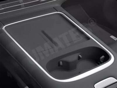 Sort silikone indsats monteret i midterkonsol og kopholder på Xpeng G6 fra 2025 facelift og nyere årgange