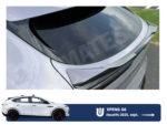 Ducktail spoiler til Xpeng G6 facelift 2025 set skråt bagfra — hækspoiler monteret på bagklappen