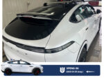 Duckspoiler til Xpeng 2024 2025 monteret sammen med en aerodynamisk spoiler til tag