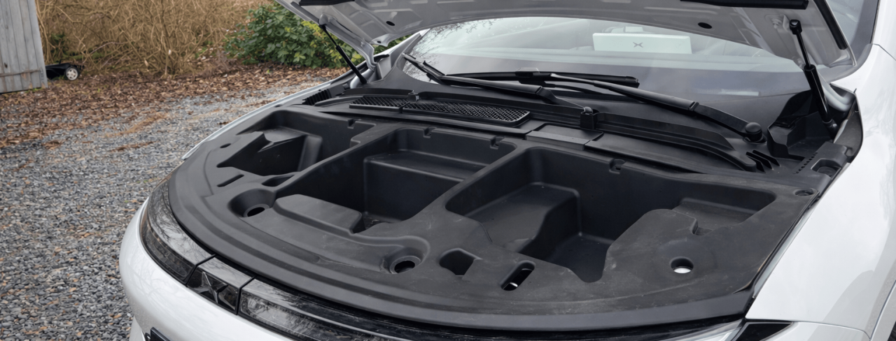 Frunk bagageindsats monteret i Xpeng G6 – ekstra opbevaring i motorrummet -- umates gear